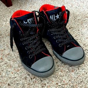 Converse all stars. Size 5. Good used condition!